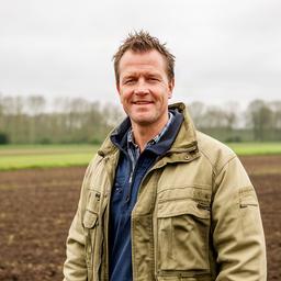 Kral Fakhoury, bedrijfsleider, bij een landbouwperceel in Gelderland